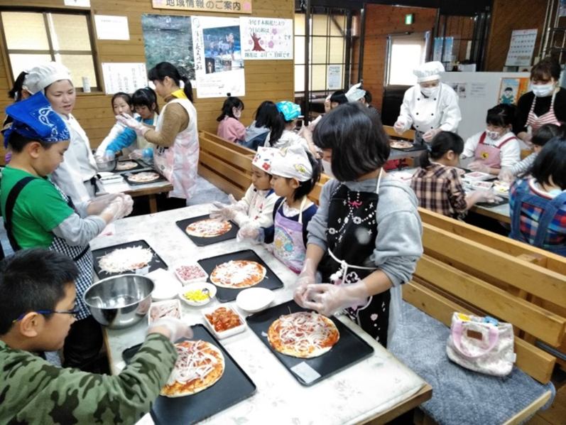 岐阜県関市　道の駅むげ川　子どもパン教室（ピザ）